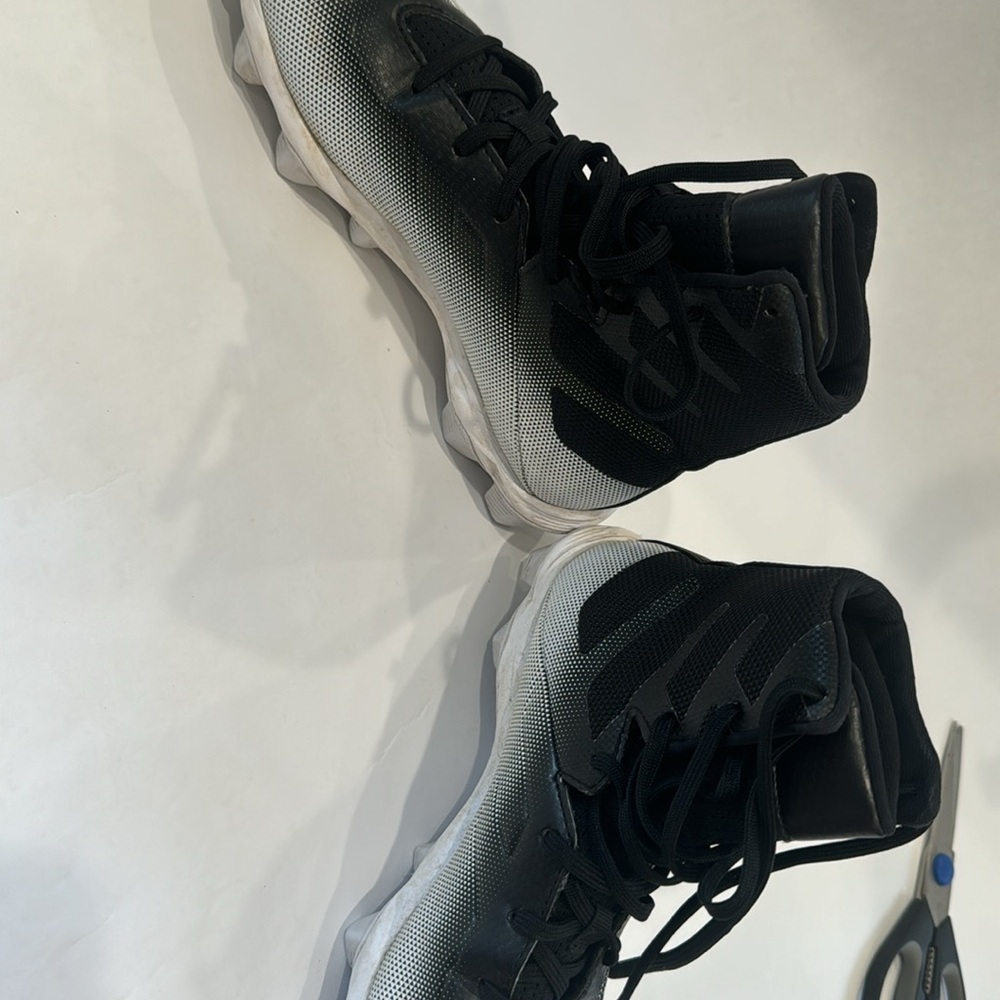 Cleats - Picture 5 of 6